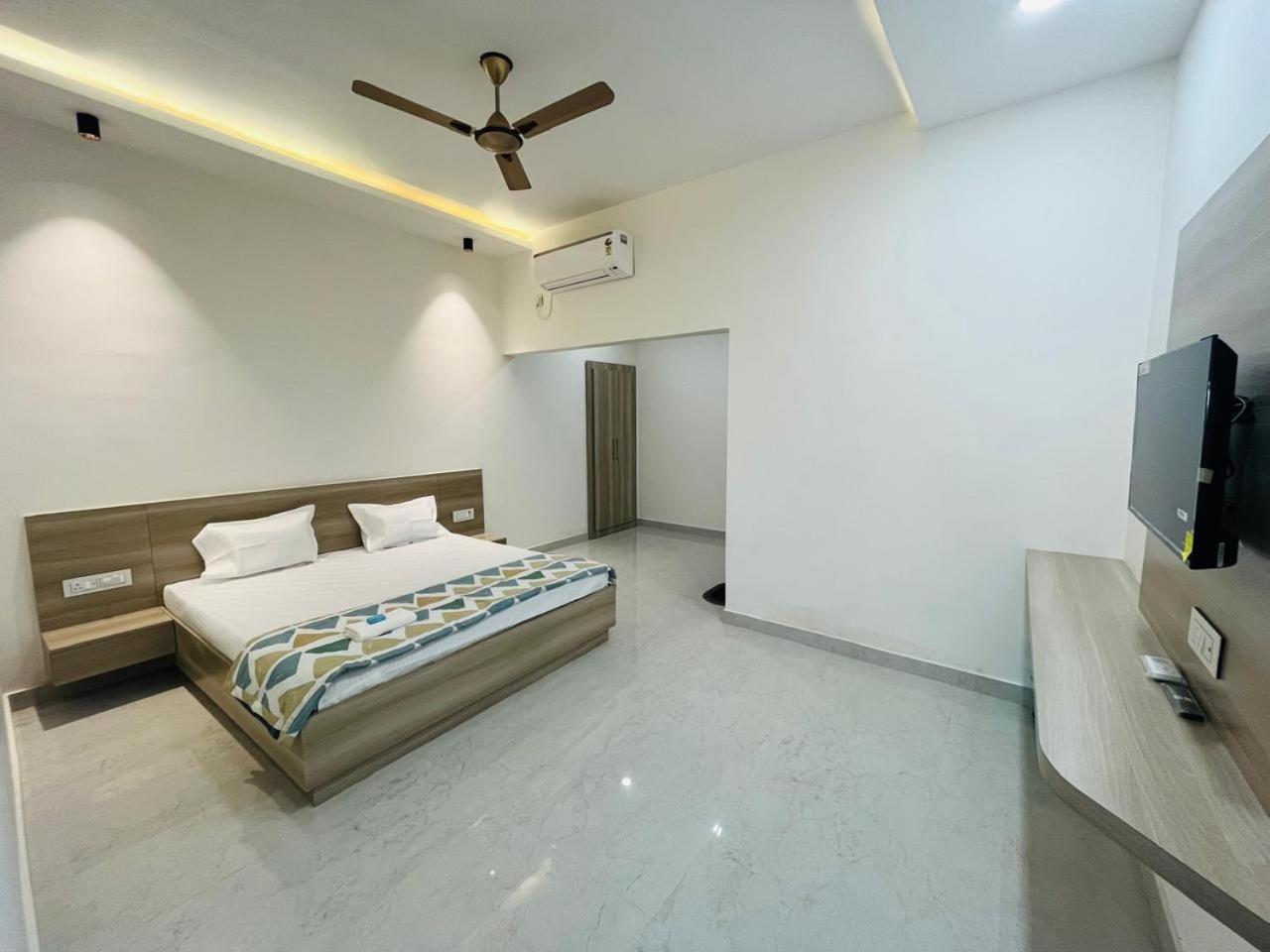 Log Inn Banaras Варанаси Экстерьер фото